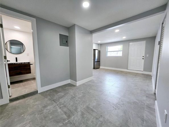 2865 NE 13th Ave, Pompano Beach FL 33064