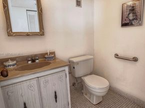 6900 Bay Dr 10K, Miami Beach FL 33141