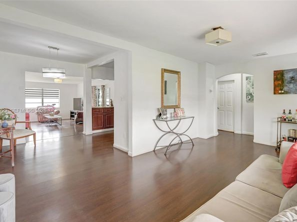 6871 SW 37th St, Miami FL 33155