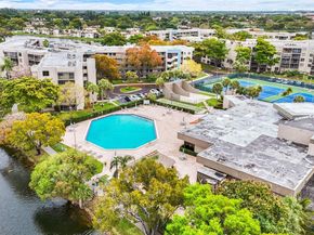 1101 Colony Point Cir 301, Pembroke Pines FL 33026