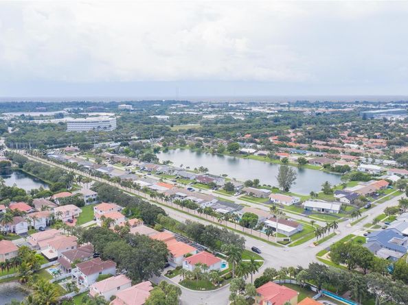 13377 NW 7th St, Plantation FL 33325