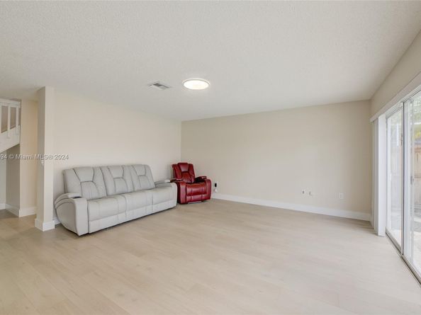 13377 NW 7th St, Plantation FL 33325