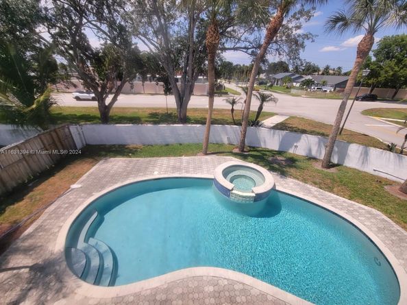 13377 NW 7th St, Plantation FL 33325