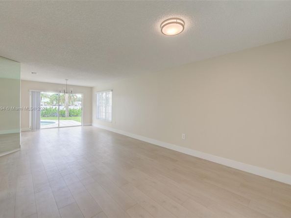 13377 NW 7th St, Plantation FL 33325