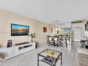 20400 W Country Club Dr 817, Aventura FL 33180