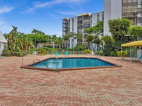 20400 W Country Club Dr 817, Aventura FL 33180