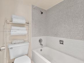 20400 W Country Club Dr 817, Aventura FL 33180