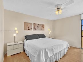 20400 W Country Club Dr 817, Aventura FL 33180