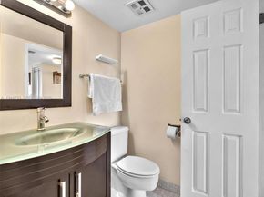 20400 W Country Club Dr 817, Aventura FL 33180