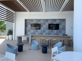 16385 Biscayne Blvd 421, North Miami Beach FL 33160