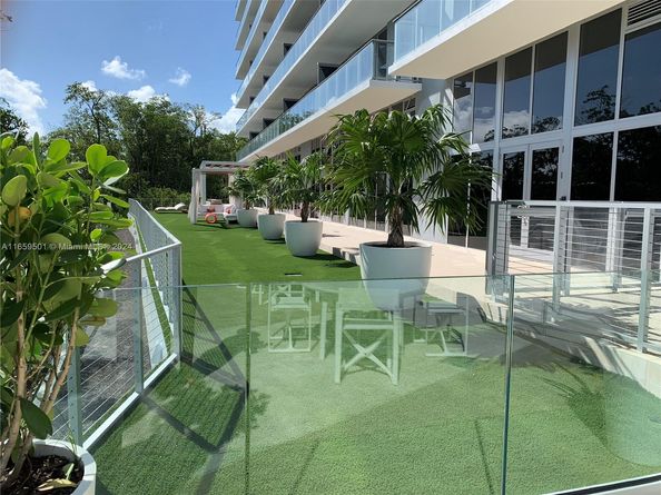 16385 Biscayne Blvd 421, North Miami Beach FL 33160