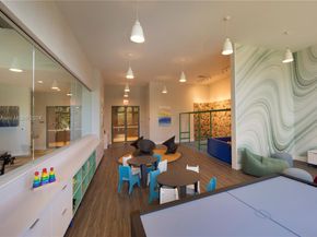 16385 Biscayne Blvd 421, North Miami Beach FL 33160