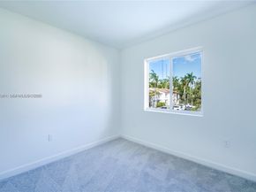 5125 SW 37th St, Pembroke Park FL 33023
