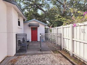 246 NW 41st St, Miami FL 33127