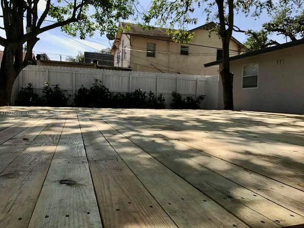 246 NW 41st St, Miami FL 33127