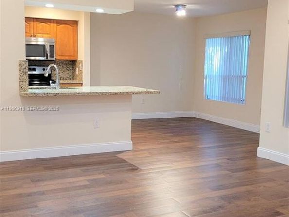 2420 NW 33rd St 1008, Oakland Park FL 33309