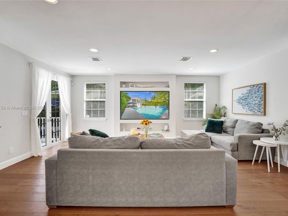 919 Adams St, Hollywood FL 33019