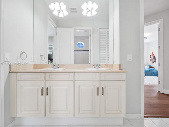 919 Adams St, Hollywood FL 33019