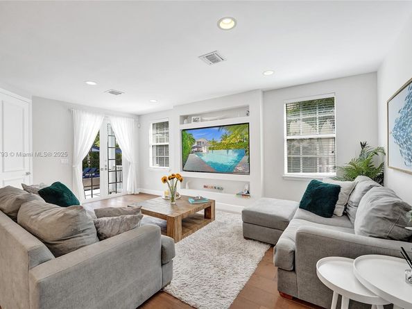 919 Adams St, Hollywood FL 33019