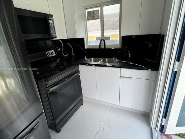 316 N 61st Ave, Hollywood FL 33024