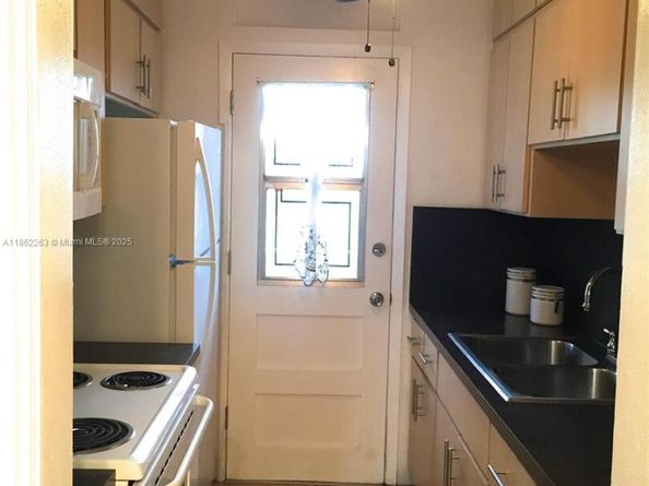 1475 NE 125th Ter 510B, North Miami FL 33161