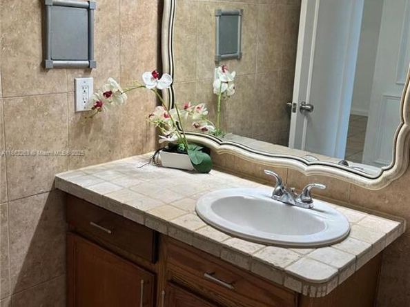 1475 NE 125th Ter 510B, North Miami FL 33161