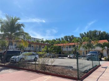441 Collins Ave