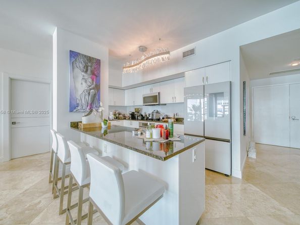 3131 NE 188th St 21103, Aventura FL 33180
