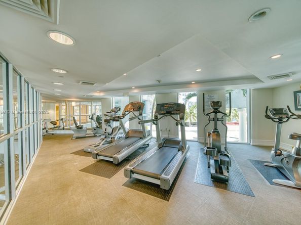 3131 NE 188th St 21103, Aventura FL 33180