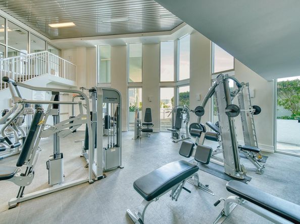 3131 NE 188th St 21103, Aventura FL 33180