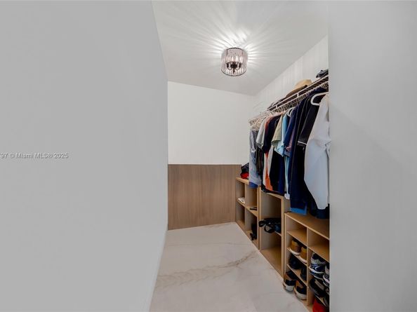 253 NE 2nd St 427, Miami FL 33132