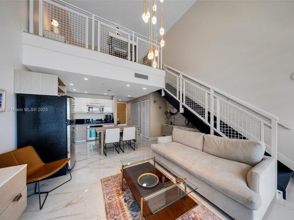 253 NE 2nd St 427, Miami FL 33132