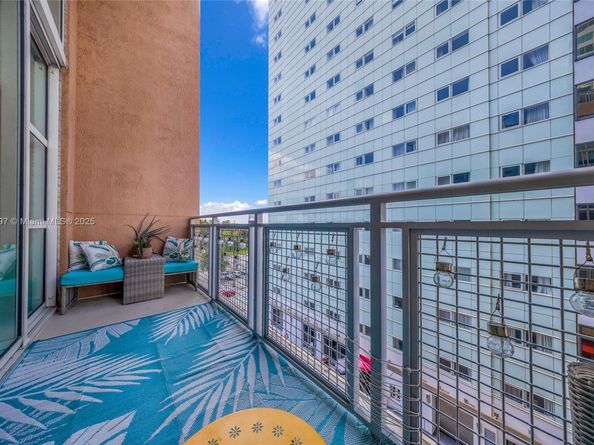 253 NE 2nd St 427, Miami FL 33132