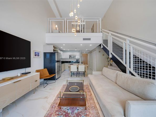 253 NE 2nd St 427, Miami FL 33132