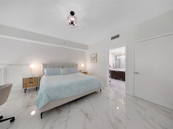 253 NE 2nd St 427, Miami FL 33132