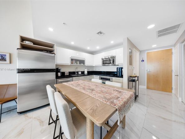 253 NE 2nd St 427, Miami FL 33132