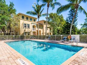 110 Jacaranda Country Club Dr 205, Plantation FL 33324