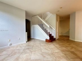 110 Jacaranda Country Club Dr 205, Plantation FL 33324