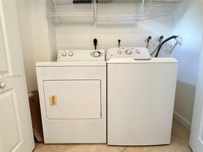 110 Jacaranda Country Club Dr 205, Plantation FL 33324