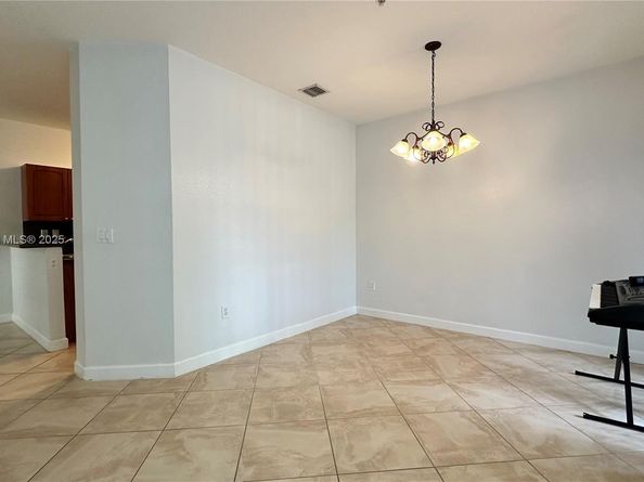 110 Jacaranda Country Club Dr 205, Plantation FL 33324