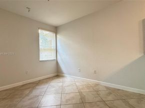 110 Jacaranda Country Club Dr 205, Plantation FL 33324