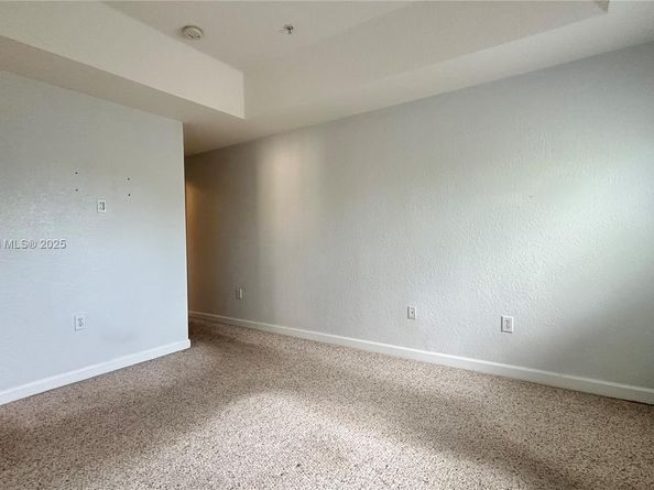 110 Jacaranda Country Club Dr 205, Plantation FL 33324