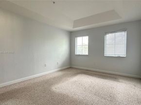 110 Jacaranda Country Club Dr 205, Plantation FL 33324