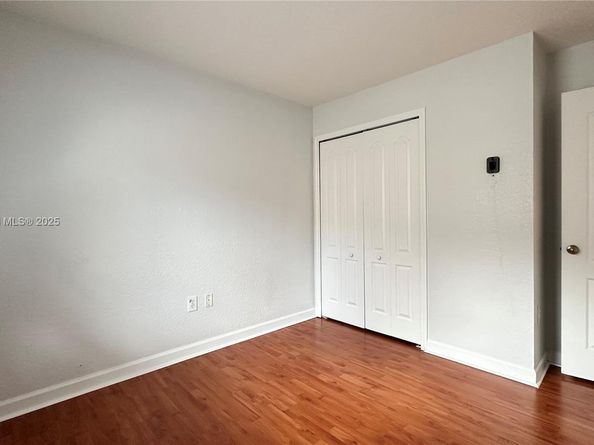 110 Jacaranda Country Club Dr 205, Plantation FL 33324