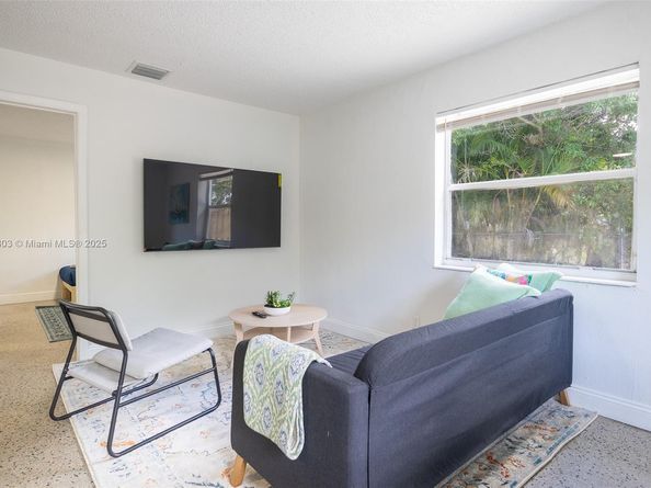 605 SW 14th Ter, Fort Lauderdale FL 33312