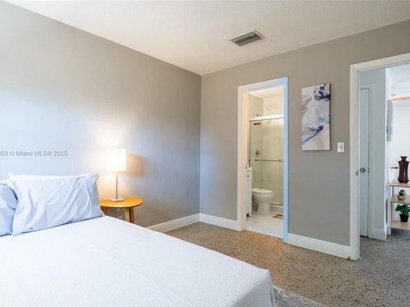 605 SW 14th Ter, Fort Lauderdale FL 33312