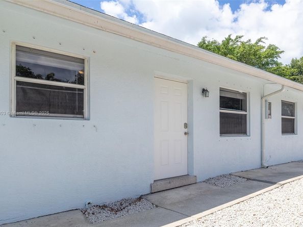 605 SW 14th Ter, Fort Lauderdale FL 33312