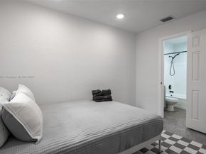 605 SW 14th Ter, Fort Lauderdale FL 33312