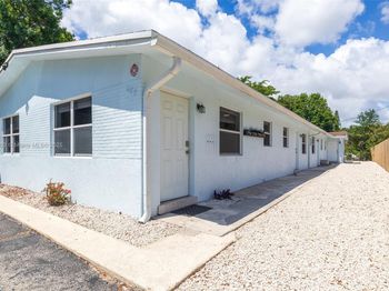 605 SW 14th Ter