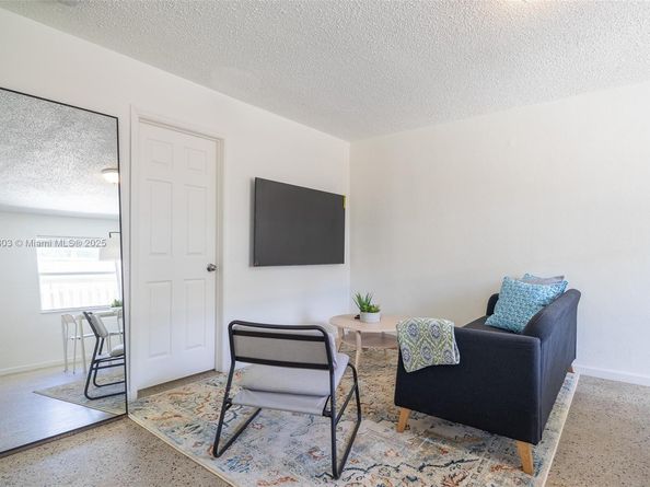 605 SW 14th Ter, Fort Lauderdale FL 33312